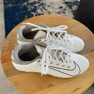 Nike Vapor Edge boys football cleats